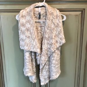 Soft furry sleeveless vest in cream/beige size M